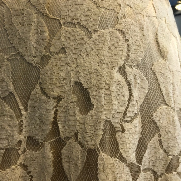 Forever21 Floral lace skirt - Picture 3 of 4